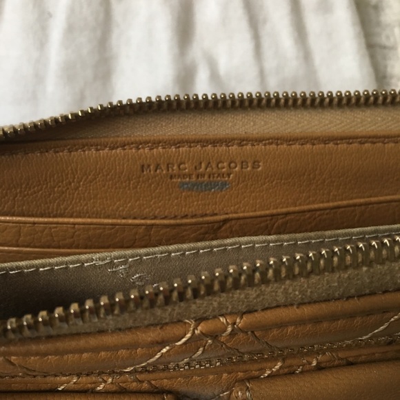 Authentic Marc Jacobs Quilted Wallet - Picture 4 of 7